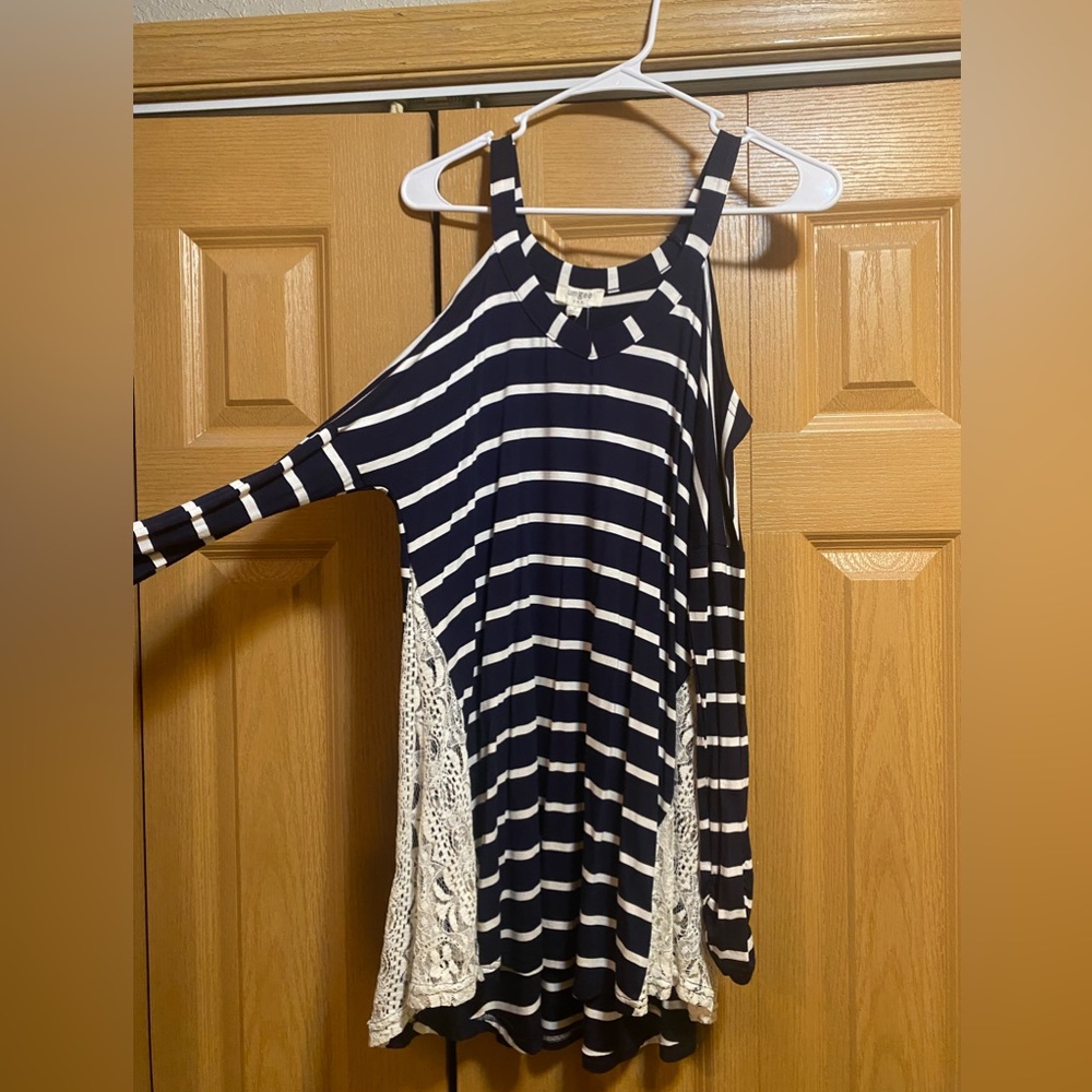 Brand New Umgee Cold Shoulder Shirt